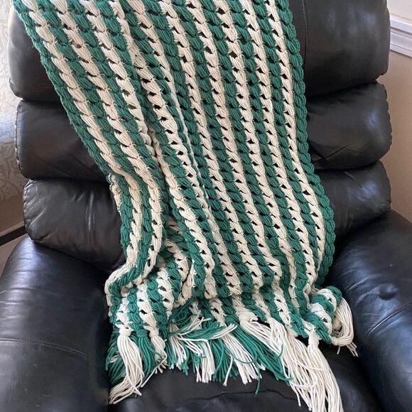 Handmade Bulky Crochet Lap Afghan Green White - Picture 1 of 10